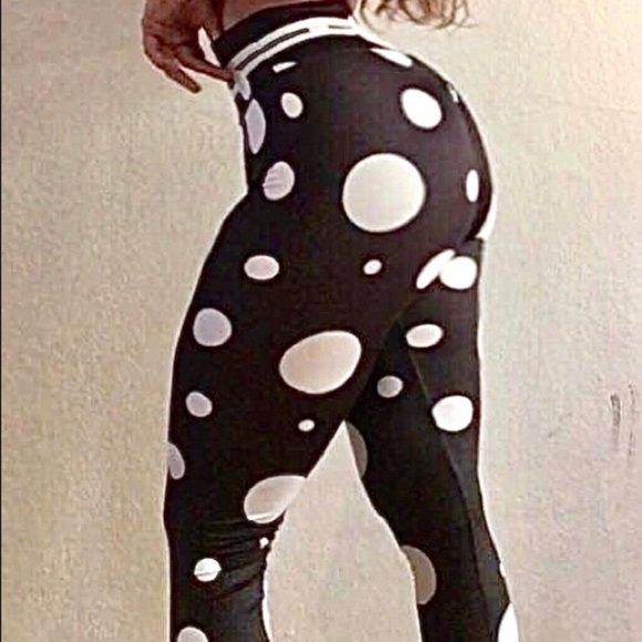 🔥2/12🔥Black &White Polka Dot Workout Leggings - Picture 5 of 5